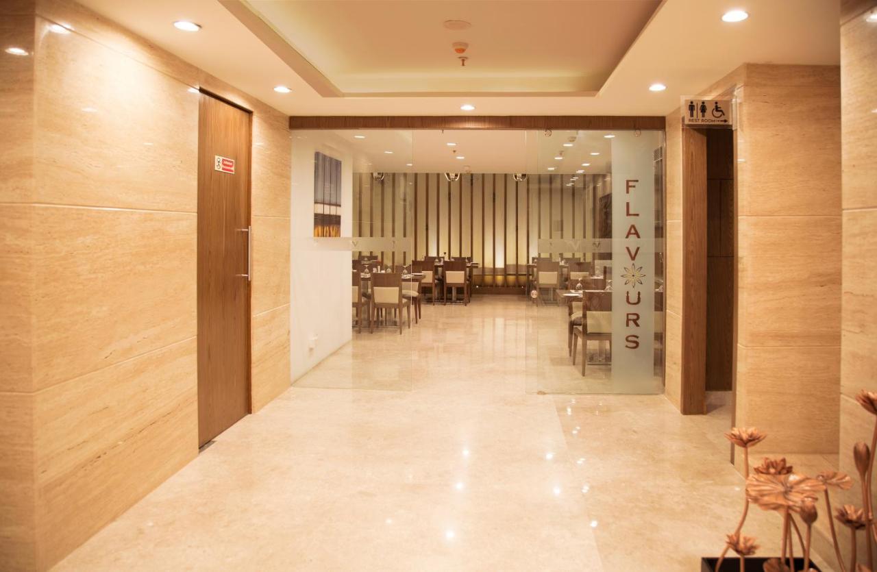 V 7 Hotel Ченнаи Экстерьер фото