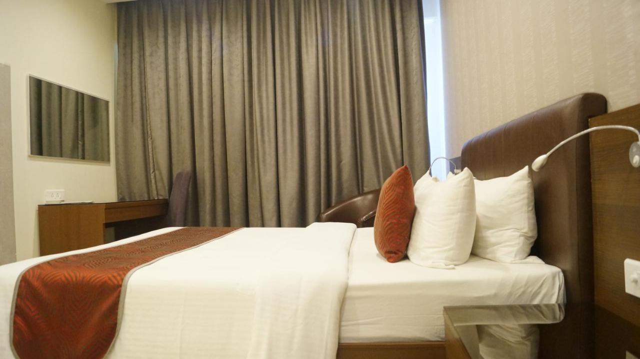V 7 Hotel Ченнаи Номер фото